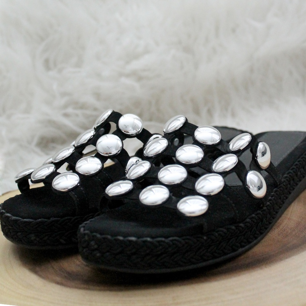 Studded Caged Slides‎ - Picture 3 of 6